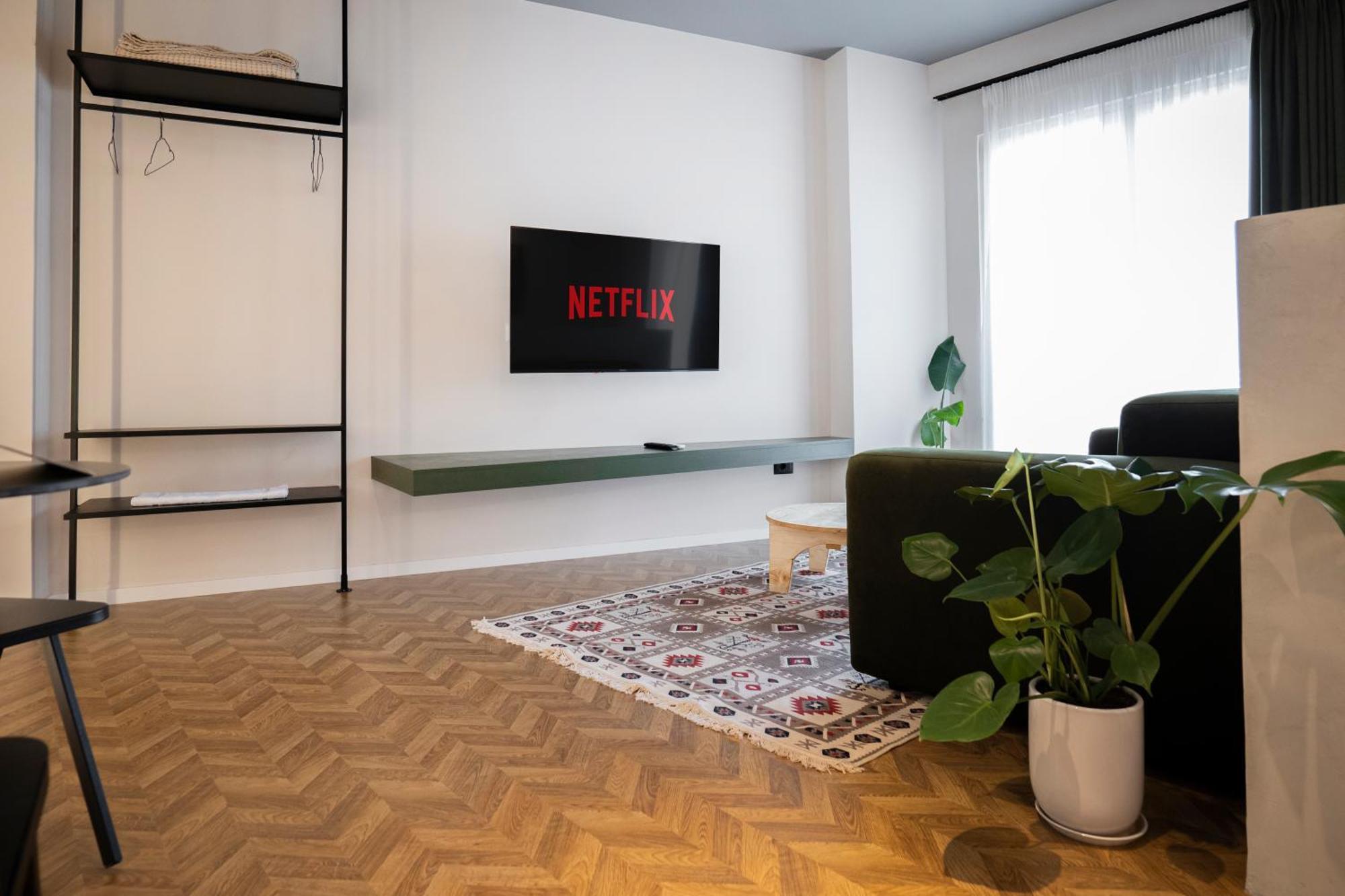 Muz Studios Тирана Экстерьер фото