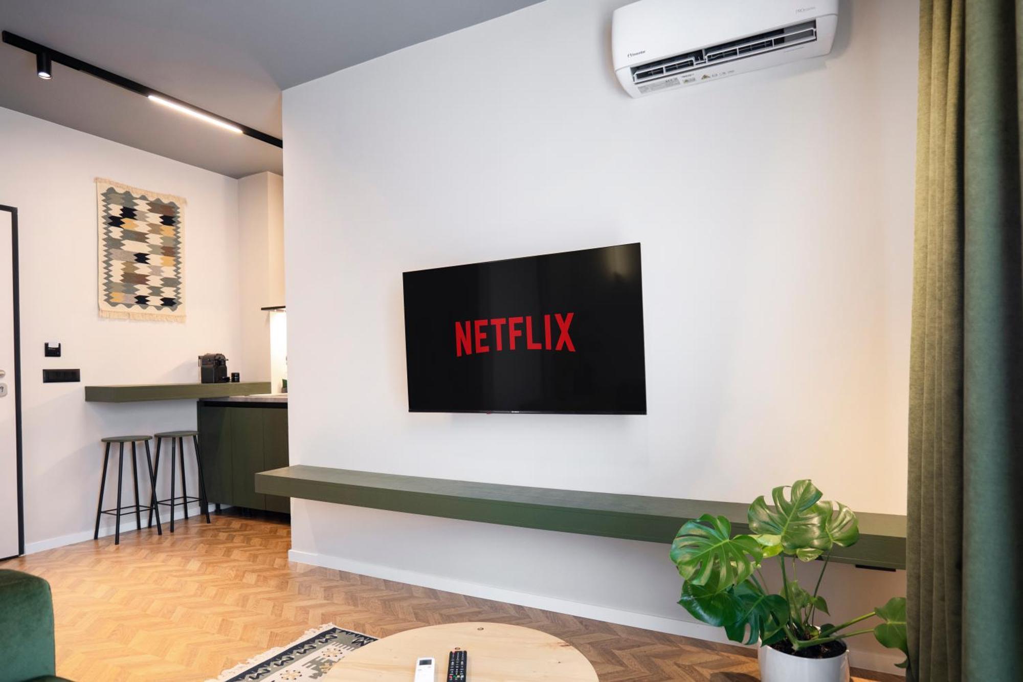Muz Studios Тирана Экстерьер фото